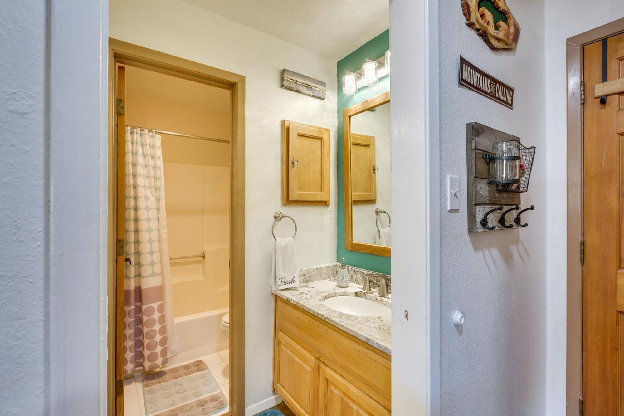 Ski-In Red River Retreat Balcony, Mountain Views! Εξωτερικό φωτογραφία